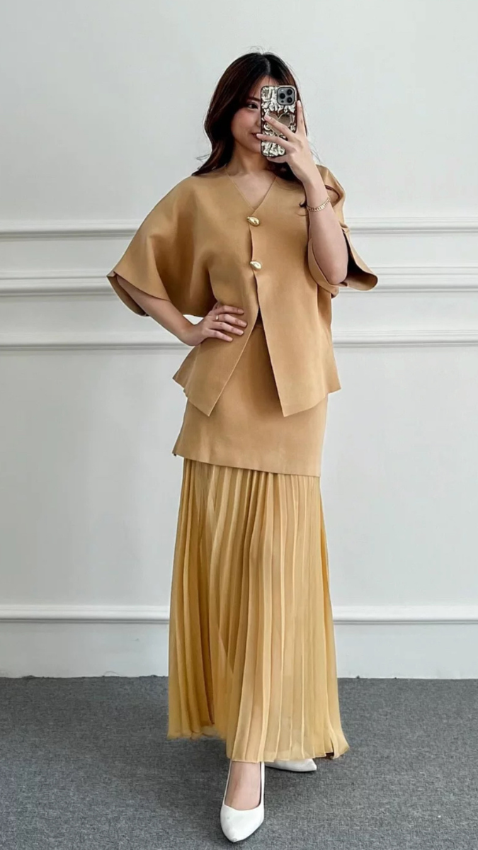 Buttoned Top With Pleaded Skirt FC1907