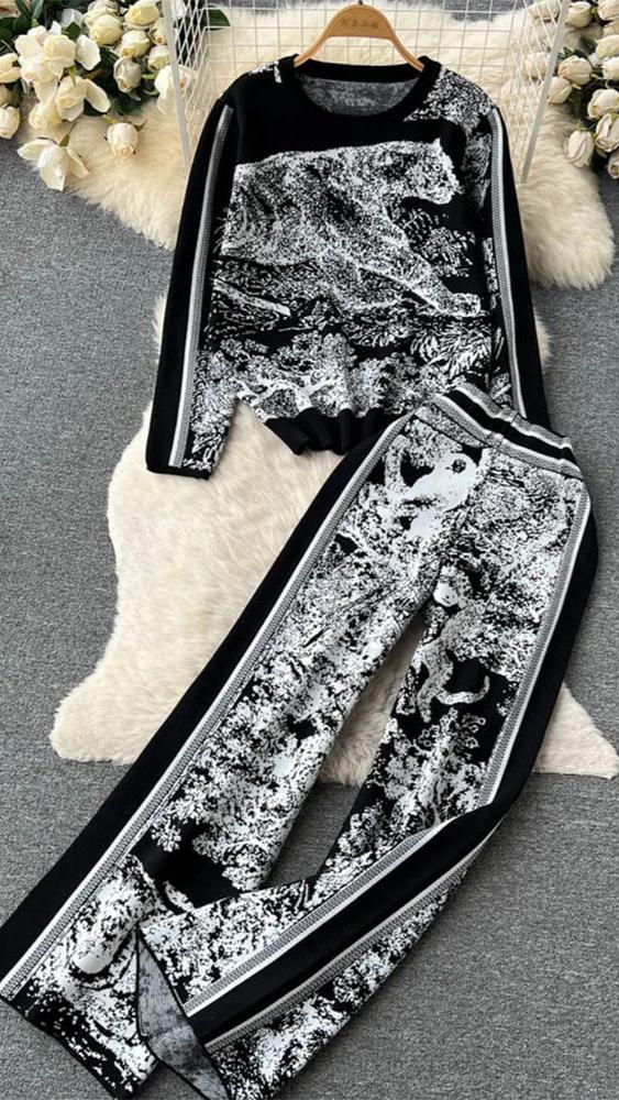 FC knitted woollen Round Neck Tiger Pattern Coord set