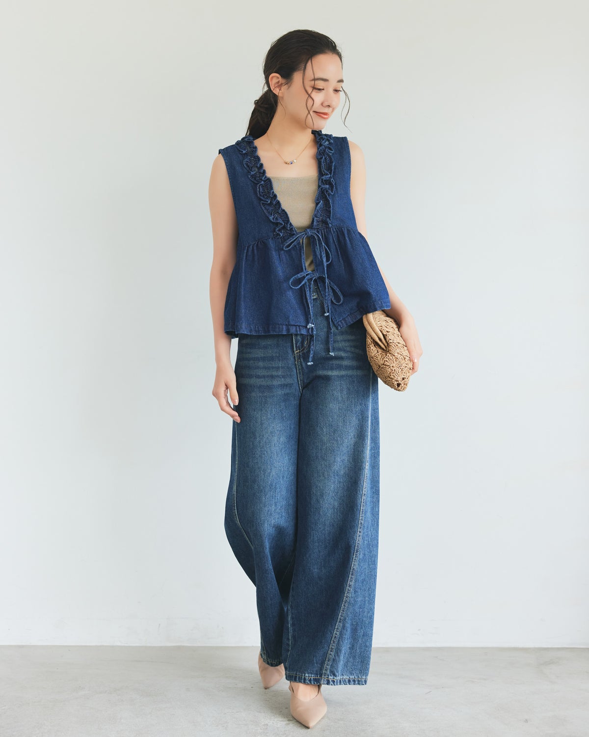 Ruffle Neckline Sleeveless Peplum Top FC2550