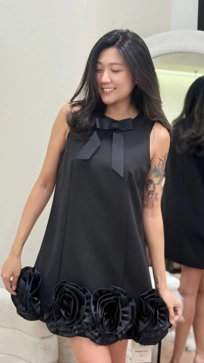 3D Flowers Embedded Round Neck Short Dress FC2023