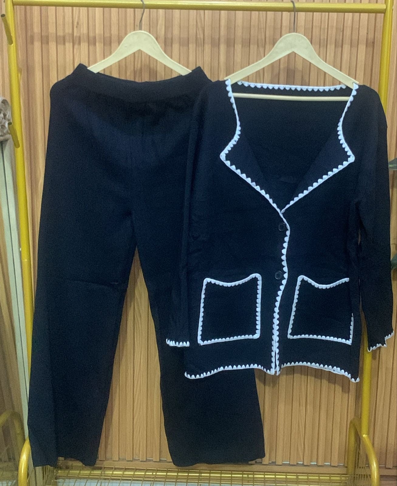 Contras Border Line Coord Set FC1610