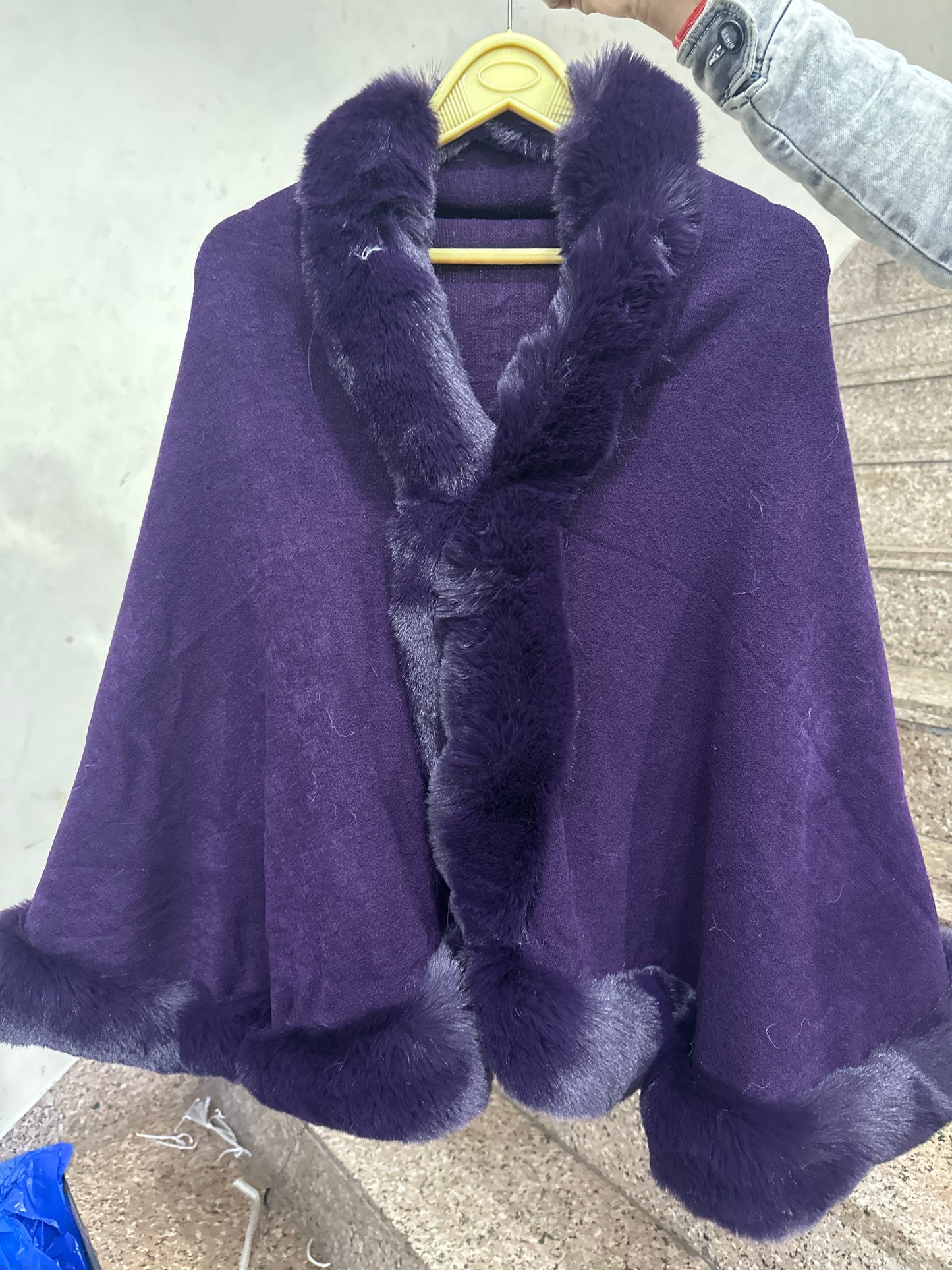 FC Luxurious One Size Fit to All Winter Faux Fur Cape