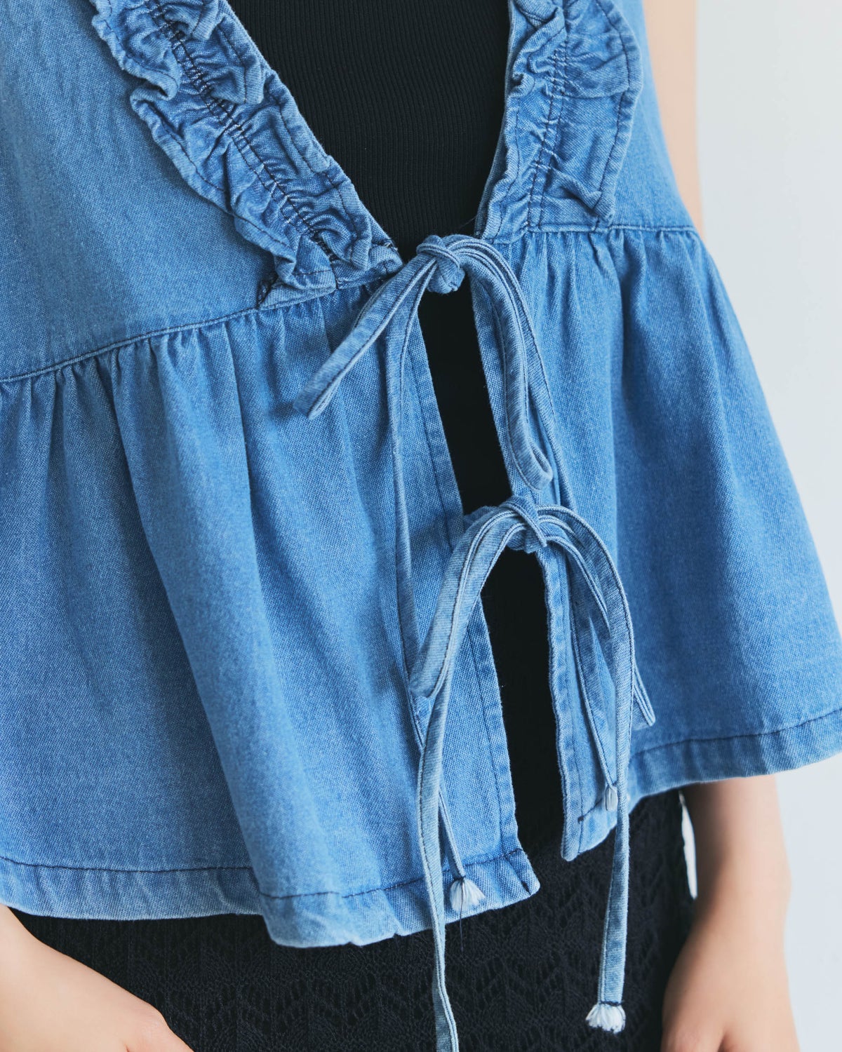 Ruffle Neckline Sleeveless Peplum Top FC2550