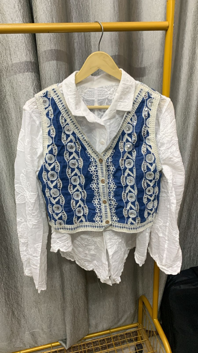Embroidery Designed Sleeveless Jacket With Plain Shirt FC2289