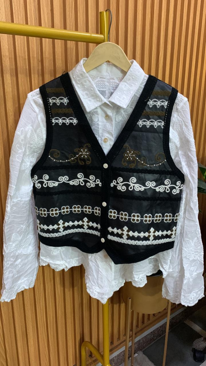 Embroidery V Neck Vest With Embroidery Shirt FC2297