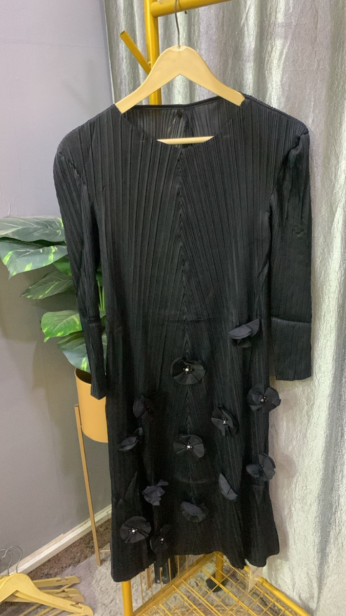 Flower Embedded Round Neck Maxi Dress FC2216