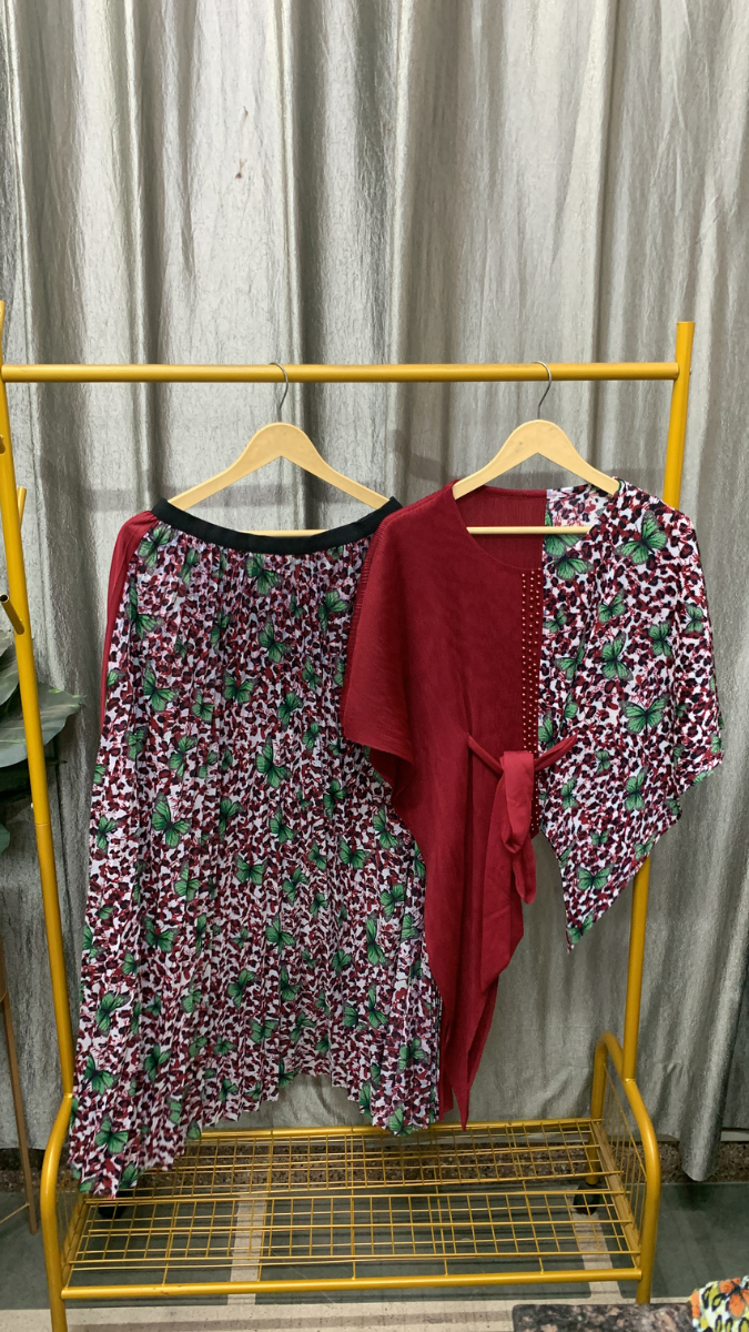 Half Printed Top With Printed Wrinkle Skirt FC2513
