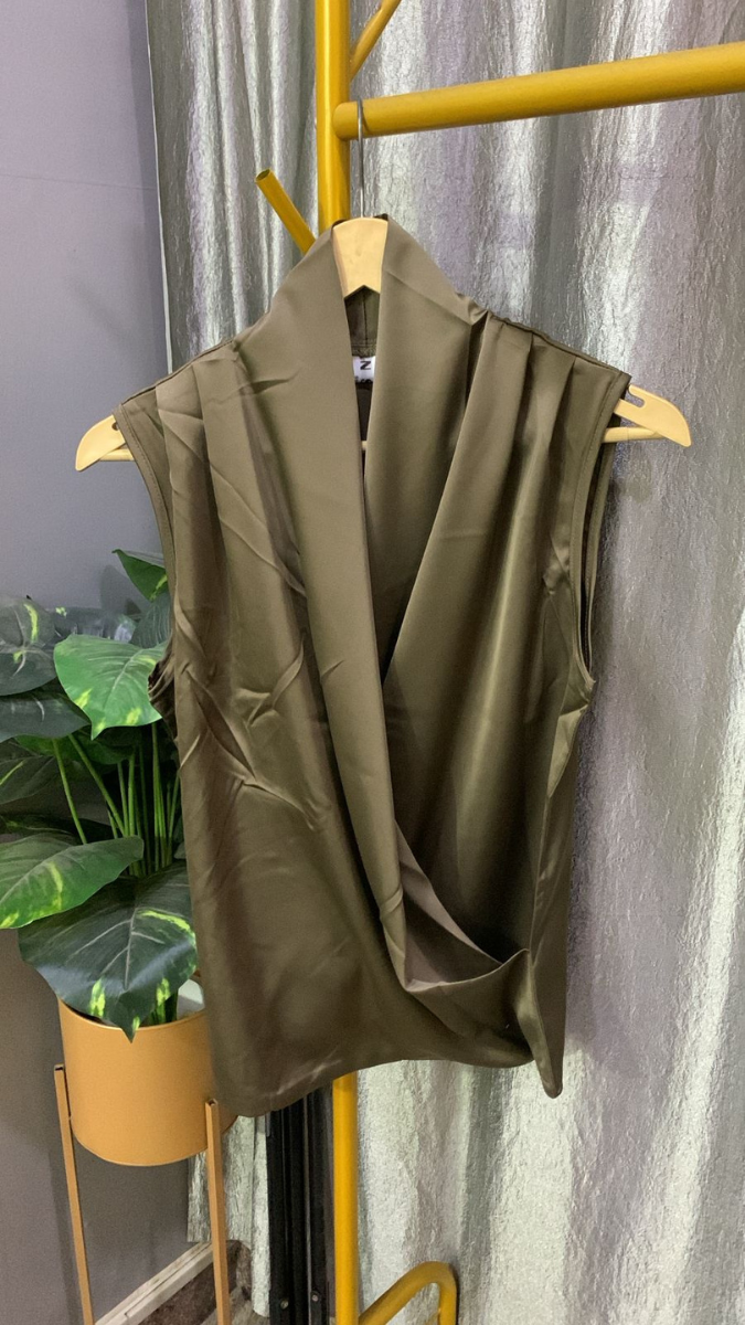 Loose Neckline Sleeveless Top FC2187