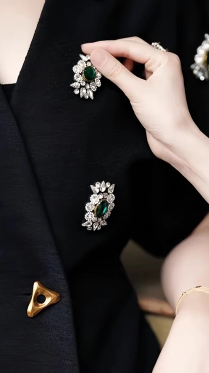 Luxury Emerald Embedded Top FC2325