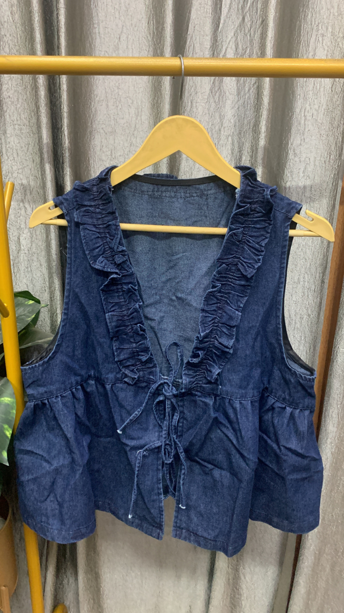Ruffle Neckline Sleeveless Peplum Top FC2550