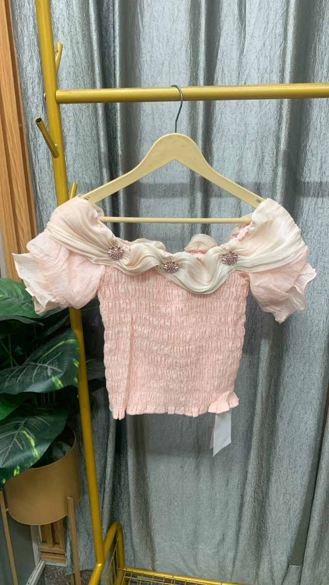 Stylish Neckline Balloon Half Sleeve Top FC2552